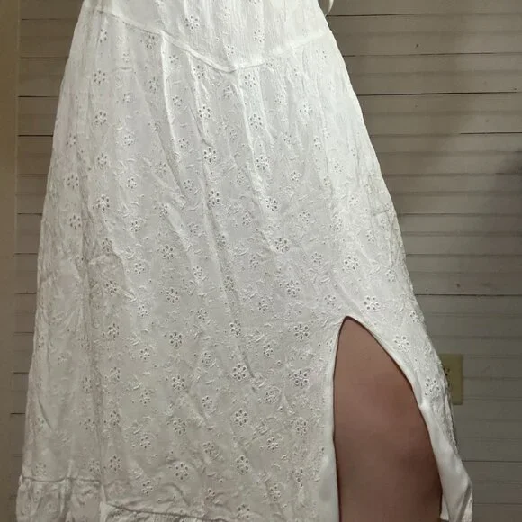 Shyanne White Lace Skirt - Picture 5 of 6